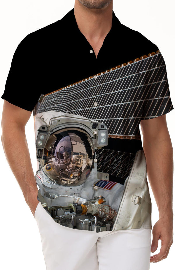 Cool and stylish space astronaut earth moon fashion men's casual button lapel tropical four seasons Hawaii seaside beach short-sleeved shirt beachwear